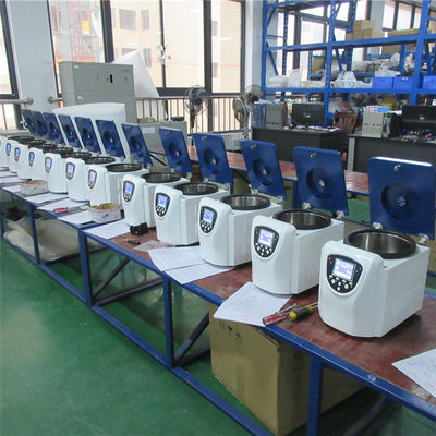 TFT LCD True Color Display Centrifuge Kecepatan Rendah 24 × 10mL