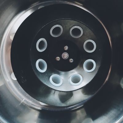 Laboratorium Medis Kebisingan Rendah Centrifuge Keamanan Biologis Rotor Sudut Kedap Udara